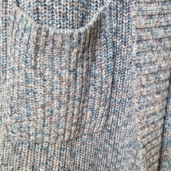 #28 Cabi sleeveless Cardigan - Picture 3 of 9